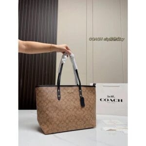 Coach Handbag Signature Tote Bag With Og Box & Bills Dust Bag